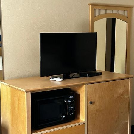 Waverly Ameristay Inn & Suites מראה חיצוני תמונה
