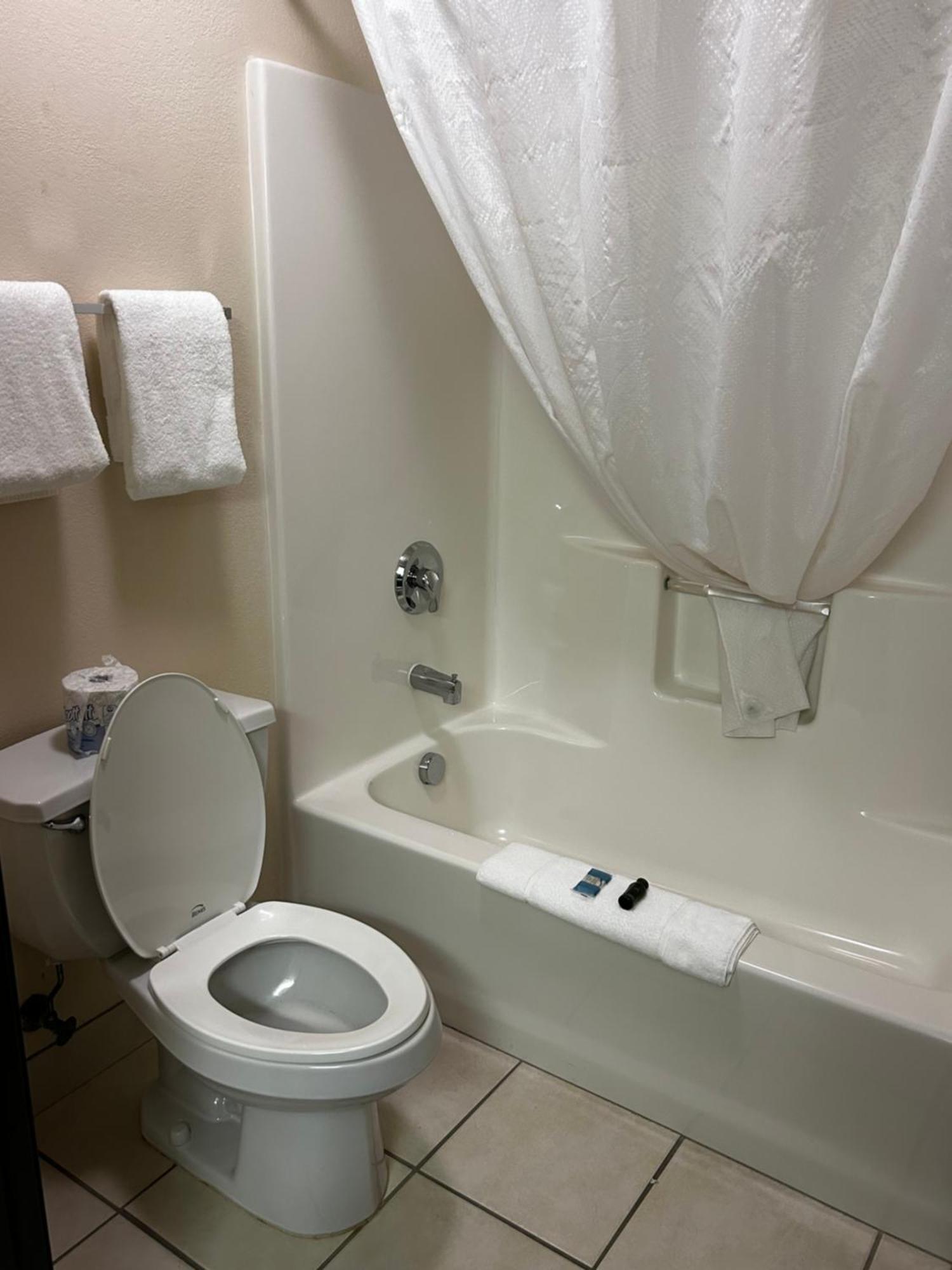Waverly Ameristay Inn & Suites מראה חיצוני תמונה